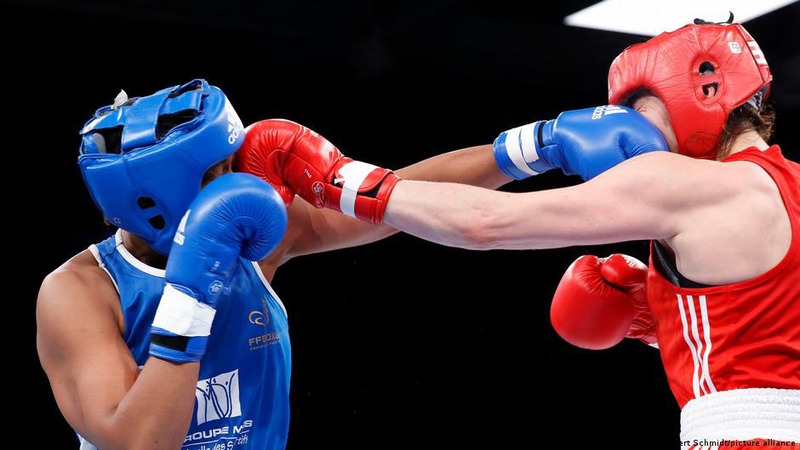 Boxing là môn quyền Anh sử dụng nắm đấm để tấn công, phòng thủ và rèn luyện thể lực toàn diện. 