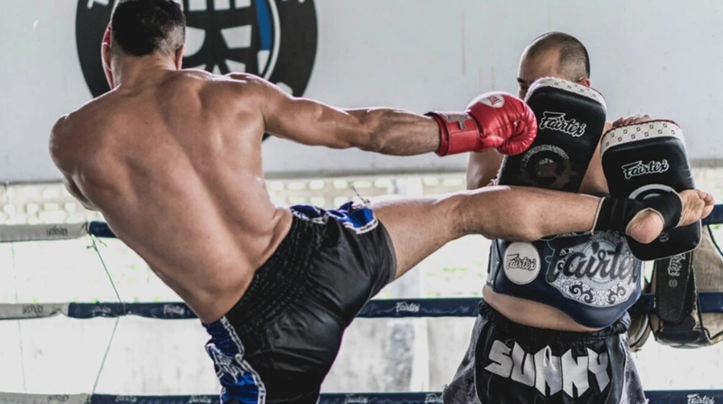 Boxing có rủi ro nếu tập sai, nhưng có thể kiểm soát bằng kỹ thuật đúng và trang bị bảo hộ phù hợp. 