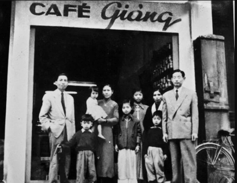 Cà phê trứng ra đời từ sự sáng tạo của người Hà Nội trong bối cảnh nguyên liệu còn thiếu thốn.