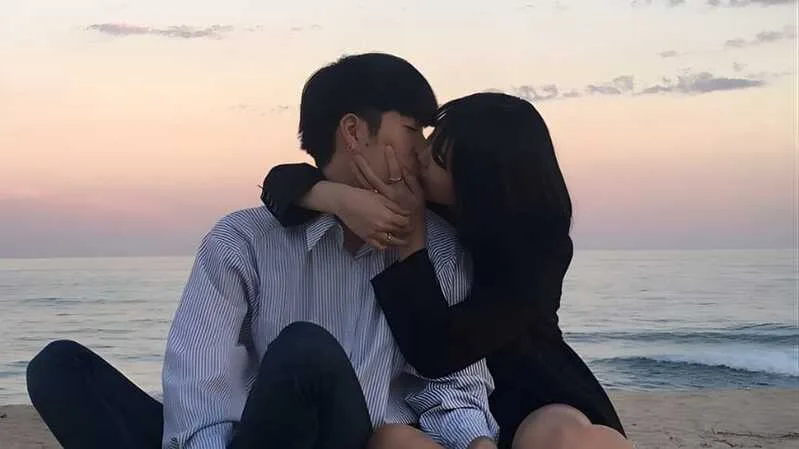 Những giấc mơ thân mật với người yêu cũ có thể phản ánh nhu cầu được yêu thương, quan tâm hoặc cảm giác an toàn trong hiện tại.