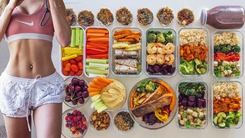 Người mới tập gym nên ăn đủ đạm, tinh bột tốt, rau xanh và uống đủ nước