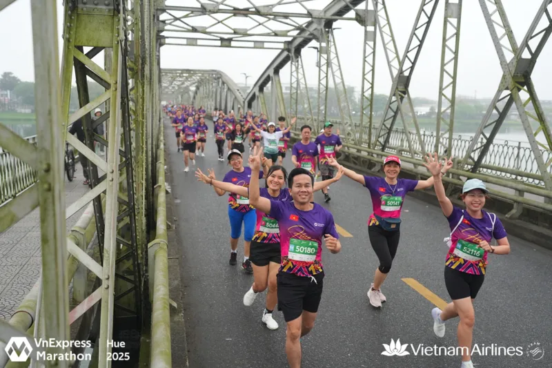 Người mới nên bắt đầu từ 5 km, 10 km, half marathon rồi mới tiến đến full marathon 42,195 km.
